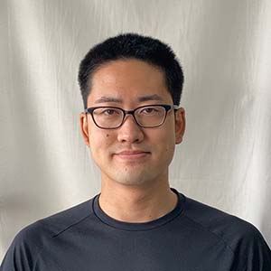 筆者（メガネ坊主男性）の画像